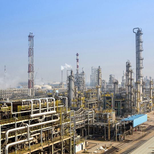 Die BASF will eine neue World-Scale-Anlage zur Herstellung von Spezialaminen in China bauen. Der Verbundstandort Nanjing besitzt mit 220 Hektar Fläche knapp ein Drittel der Größe des Standorts Ludwigshafen. Dort soll die neue Anlage 2015 in Betrieb gehen. Die BASF will eine neue World-Scale-Anlage zur Herstellung von Spezialaminen in China bauen. Der Verbundstandort Nanjing besitzt mit 220 Hektar Fläche knapp ein Drittel der Größe des Standorts Ludwigshafen. Dort soll die neue Anlage 2015 in Betrieb gehen.