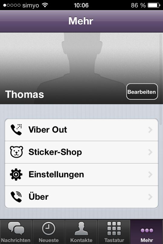 Viber bietet neben Messaging auch die Möglichkeit Telefonate zu führen. Zur Anwendung lassen sich weitere Sticker hinzufügen. Diese sind aber nicht kostenlos.