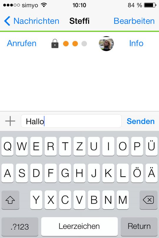 Threema ist aktuelle der sicherste und verbreiteste Konkurrent für WhatsApp. Auch wenn die App etwa 1,80 Euro kostet, macht der Einsatz Sinn, da viele Benutzer auf den Dienst setzen.