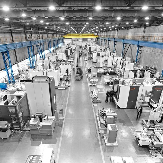 In den Heckert-Montagehallen werden Vier- und Fünf-Achs-Bearbeitungszentren unter Span zu sehen sein. In den Heckert-Montagehallen werden Vier- und Fünf-Achs-Bearbeitungszentren unter Span zu sehen sein.