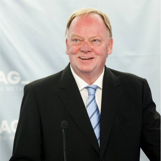 Gerhard Falch, Vorstandsvorsitzender der AMAG Austria Metall AG: „Unser Engagement im Bereich Nachhaltigkeit führte zum Auftragserfolg beim neuen vollelektrischen Großstadtauto BMW i3.“ Gerhard Falch, Vorstandsvorsitzender der AMAG Austria Metall AG: „Unser Engagement im Bereich Nachhaltigkeit führte zum Auftragserfolg beim neuen vollelektrischen Großstadtauto BMW i3.“