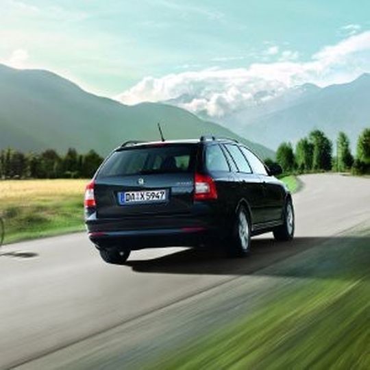 Der Skoda Octavia Combi bietet mit einem Kofferraumvolumen von 1.620 Litern reichlich Platz für Reisegepäck. Der Skoda Octavia Combi bietet mit einem Kofferraumvolumen von 1.620 Litern reichlich Platz für Reisegepäck.