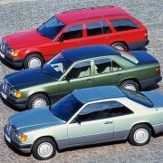 Miteinander erfolgreich: Die Mercedes-Mitttelklasse „W 124“ – hier noch ohne Cabriolet. Miteinander erfolgreich: Die Mercedes-Mitttelklasse „W 124“ – hier noch ohne Cabriolet.