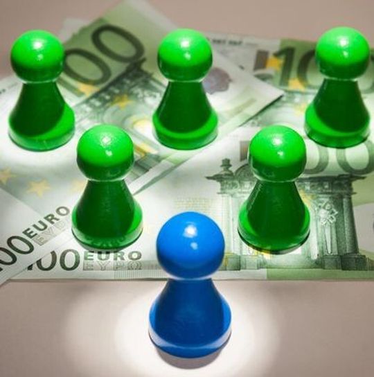 Wer sich mit seinem eigenen Geld am Unternehmensvermögen beteiligt, ist entsprechend motiviert, das Unternehmen auch zum Erfolg zu führen. Wer sich mit seinem eigenen Geld am Unternehmensvermögen beteiligt, ist entsprechend motiviert, das Unternehmen auch zum Erfolg zu führen.