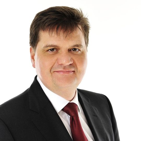 Seit Januar 2014 ist Armin Rombach neben Torsten Lischke Geschäftsführer der Dinse GmbH Seit Januar 2014 ist Armin Rombach neben Torsten Lischke Geschäftsführer der Dinse GmbH