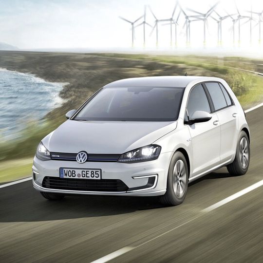 Kompaktwagen fürs grüne Gewissen: Volkswagen biringt den lange angekündigten E-Golf im Sommer auf den deutschen Markt. Kompaktwagen fürs grüne Gewissen: Volkswagen biringt den lange angekündigten E-Golf im Sommer auf den deutschen Markt.