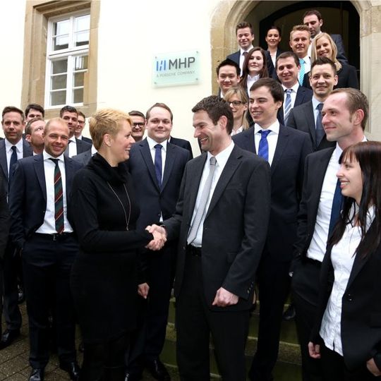 Mit 30 neuen Mitarbeitern im März übersteigt MHP jetzt auch die 1.000er-Marke bei den Mitarbeitern. Mit 30 neuen Mitarbeitern im März übersteigt MHP jetzt auch die 1.000er-Marke bei den Mitarbeitern.