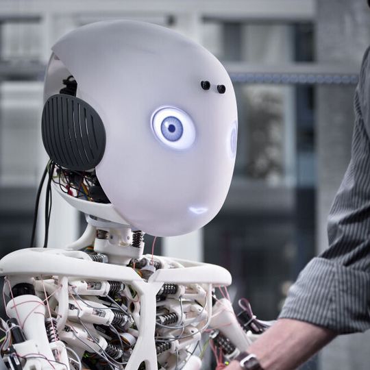 Der Roboter Roboy feiert im März seinen ersten Geburtstag. Der Roboter Roboy feiert im März seinen ersten Geburtstag.