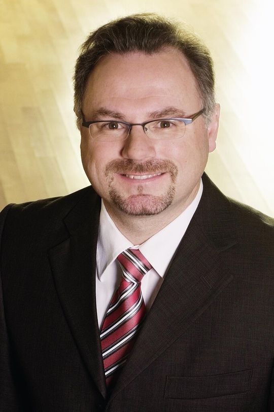 Frank R. Ruepp ist CEO von Von Roll infratec und Präsident der Interessengemeinschaft der energieintensiven Branchen (IGEB). Frank R. Ruepp ist CEO von Von Roll infratec und Präsident der Interessengemeinschaft der energieintensiven Branchen (IGEB).
