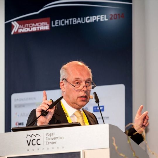 Harald Colmsee, Leiter Unterboden C-/E-Klasse, Daimler AG. Harald Colmsee, Leiter Unterboden C-/E-Klasse, Daimler AG.