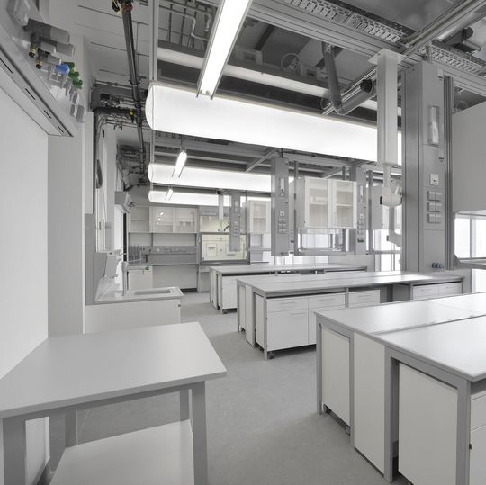 Waldner Laboreinrichtungen bietet individuelle Lösungen für den modularen Laborraum. Waldner Laboreinrichtungen bietet individuelle Lösungen für den modularen Laborraum.