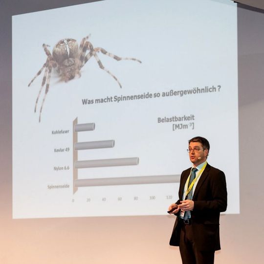 Prof. Dr. Thomas Scheibel, Lehrstuhl Biomaterialien, Universität Bayreuth. Prof. Dr. Thomas Scheibel, Lehrstuhl Biomaterialien, Universität Bayreuth.