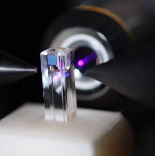 Mit Laserlicht lässt sich die Konzentration von Biomolekülen in einer Probe sichtbar machen. Mit Laserlicht lässt sich die Konzentration von Biomolekülen in einer Probe sichtbar machen.