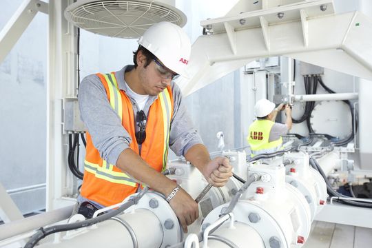 ABB wurde vom Fortune Magazine zum angesehensten Unternehmen seiner Branche gewählt. ABB wurde vom Fortune Magazine zum angesehensten Unternehmen seiner Branche gewählt.