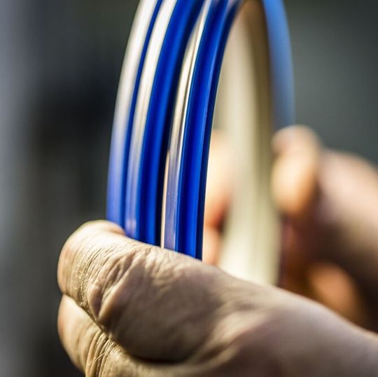 Bei PUR kommt es immer auf die Mischung an. Diese bestimmt die Eigenschaften des Materials.