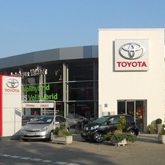 40 Jahre Tradition: Das Toyota/Lexus-Autohaus Wieser an der Landsberger Straße wird ab April von der zur AVAG Holding AG gehörigen DIT München übernommen.