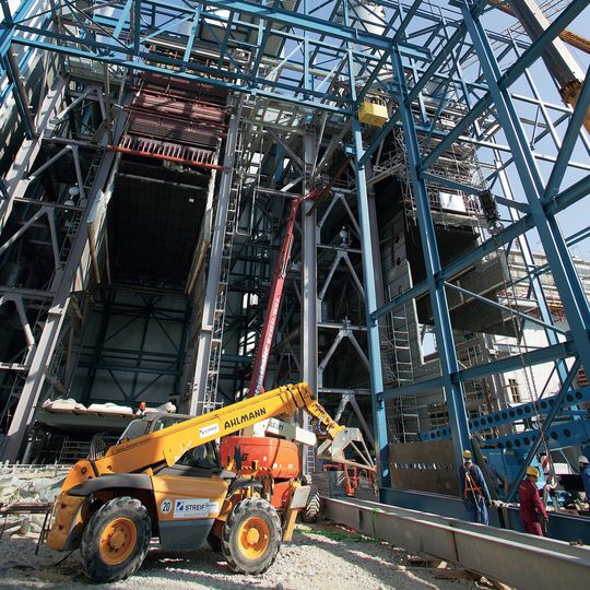 Um tragende metallische Bauprodukte auf dem europäischen Binnenmarkt in Verkehr zu bringen, ist spätestens ab Juli 2014 eine CE-Kennzeichnung verpflichtend. Um tragende metallische Bauprodukte auf dem europäischen Binnenmarkt in Verkehr zu bringen, ist spätestens ab Juli 2014 eine CE-Kennzeichnung verpflichtend.