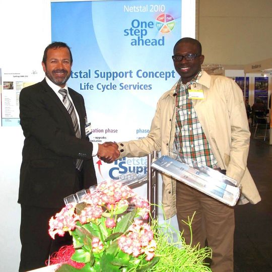 Auf der Usetec 2011 wurde an einen Kunden in Nordafrika eine PET-Maschine verkauft. Nach langer Reise kam sie im Bestimmungsland an und produziert an ihrem vorgesehenen Platz. Auf der Usetec 2011 wurde an einen Kunden in Nordafrika eine PET-Maschine verkauft. Nach langer Reise kam sie im Bestimmungsland an und produziert an ihrem vorgesehenen Platz.
