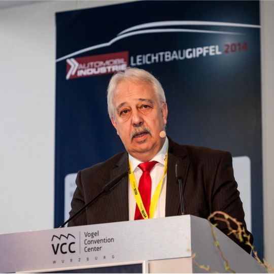 Horst Heckel, Produktmanager beim Polymer- und Chemikalien-Spezialist EMS-Chemie. Horst Heckel, Produktmanager beim Polymer- und Chemikalien-Spezialist EMS-Chemie.