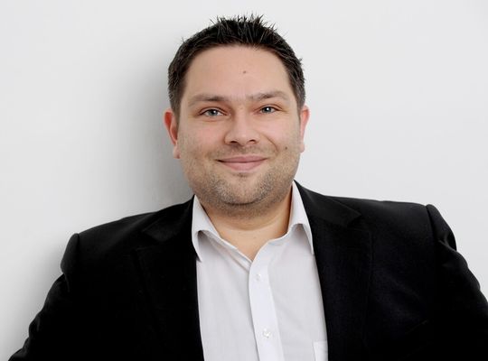 Der Autor: Marc Bless ist Coach, Berater und Trainer für Agile Software-Entwicklung. Der Autor: Marc Bless ist Coach, Berater und Trainer für Agile Software-Entwicklung.