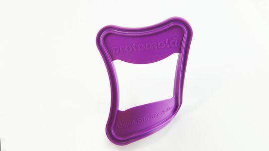 Bei Proto Labs bekommt man jetzt auch Teile aus Flüssigsilikon. LSR (Liquid Silicone Rubber) ist biokompatibel und eignet sich daher auch gut für Medizinprodukte, die mit der Haut in Kontakt kommen. Bei Proto Labs bekommt man jetzt auch Teile aus Flüssigsilikon. LSR (Liquid Silicone Rubber) ist biokompatibel und eignet sich daher auch gut für Medizinprodukte, die mit der Haut in Kontakt kommen.