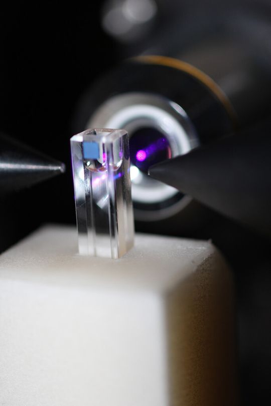 Mit Laserlicht lässt sich die Konzentration von Biomolekülen in einer Probe sichtbar machen. Mit Laserlicht lässt sich die Konzentration von Biomolekülen in einer Probe sichtbar machen.