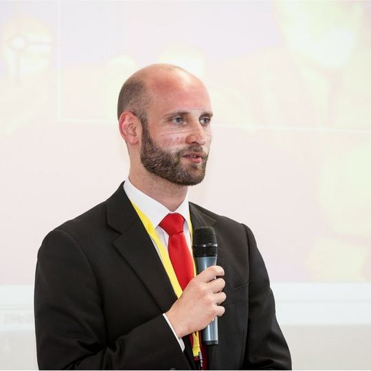 Dr. Thomas Heber, Abteilungsgeschäftsführer CC Ost Carbon Composites e.V., TU Dresden, moderierte die Fachsession "Komponenten". Dr. Thomas Heber, Abteilungsgeschäftsführer CC Ost Carbon Composites e.V., TU Dresden, moderierte die Fachsession "Komponenten".