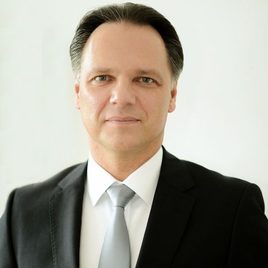 „Unser gesamter Service ist so aufgestellt, dass wir unsere Kunden optimal unterstützen, ob bei geplanten Wartungs- und Instandhaltungsarbeiten, bei ungeplanten Instandsetzungen oder bei Overhauling, Retrofit und Retooling“, erläutert der MAG Service-Chef Michael Heinz. „Unser gesamter Service ist so aufgestellt, dass wir unsere Kunden optimal unterstützen, ob bei geplanten Wartungs- und Instandhaltungsarbeiten, bei ungeplanten Instandsetzungen oder bei Overhauling, Retrofit und Retooling“, erläutert der MAG Service-Chef Michael Heinz.