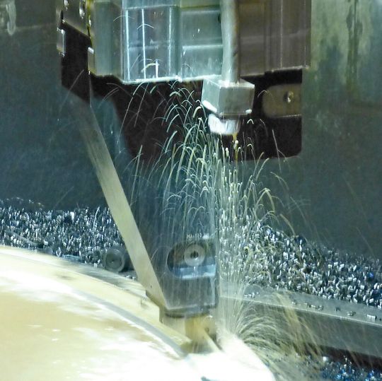 Bild 1: Variantenvielfalt bei Werkzeugen mit Coromant-Capto-Schnittstelle: Ein C8-Sonderwerkzeug ist hier im Einsatz auf einer Dörries Scharmann-Maschine. Bild 1: Variantenvielfalt bei Werkzeugen mit Coromant-Capto-Schnittstelle: Ein C8-Sonderwerkzeug ist hier im Einsatz auf einer Dörries Scharmann-Maschine.