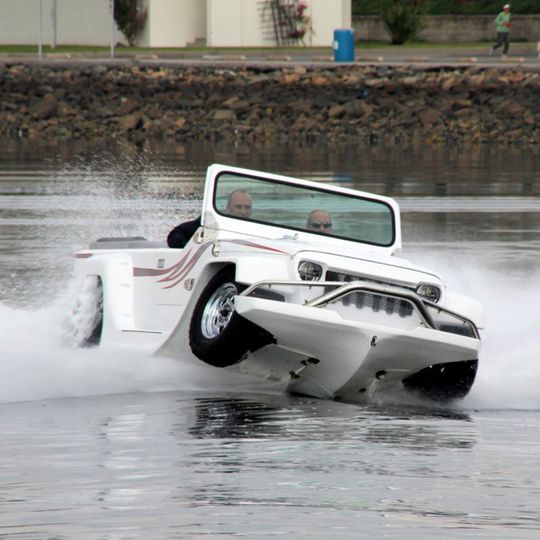Das Watercar vereint Boot und Auto in einem Fahrzeug. Das Watercar vereint Boot und Auto in einem Fahrzeug.