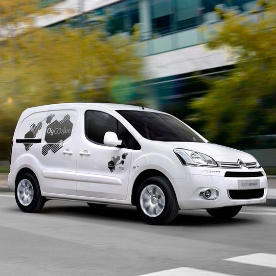 Der Citroën Berlingo Electric ist etwas günstiger als sein elektrischer Konzernbruder von Peugeot. Der Citroën Berlingo Electric ist etwas günstiger als sein elektrischer Konzernbruder von Peugeot.