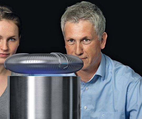 Mit Supraleitern ist eine berührungslose Lagerung und Bewegung von Objekten ohne Regelungstechnik und ohne Reibungsverluste möglich – ein denkbares Transportsystem für die Fabrik der Zukunft. Mit Supraleitern ist eine berührungslose Lagerung und Bewegung von Objekten ohne Regelungstechnik und ohne Reibungsverluste möglich – ein denkbares Transportsystem für die Fabrik der Zukunft.