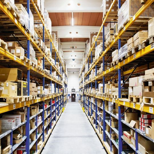 Mit LED-Beleuchtungen kann man nicht nur Energiekosten sparen, sondern auch die Arbeitsumgebung positiv beeinflussen. Mit LED-Beleuchtungen kann man nicht nur Energiekosten sparen, sondern auch die Arbeitsumgebung positiv beeinflussen.