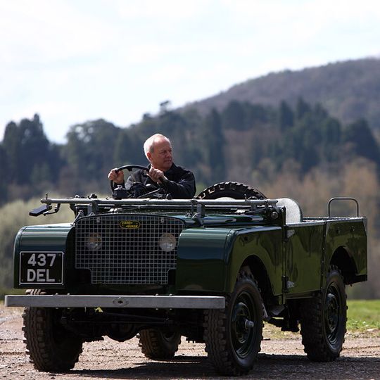 Einer der bekanntesten und angesehensten Mitarbeiter von Land Rover geht in Ruhestand: Roger Crathorne war über 50 Jahre für den automobilhersteller tätig. Einer der bekanntesten und angesehensten Mitarbeiter von Land Rover geht in Ruhestand: Roger Crathorne war über 50 Jahre für den automobilhersteller tätig.