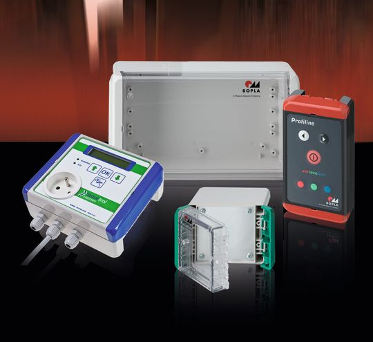 Steuerungsgehäuse: Durchdachte Industriegehäuse schützen die empfindliche Elektronik der Steuerung, erleichtern ihre Bedienung und setzen gleichzeitig optische Akzente. Steuerungsgehäuse: Durchdachte Industriegehäuse schützen die empfindliche Elektronik der Steuerung, erleichtern ihre Bedienung und setzen gleichzeitig optische Akzente.