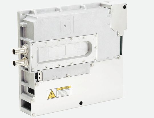 Die neue Produktfamilie „Mobile“ für den Einsatz im Nutzfahrzeug umfasst intelligente Doppelumrichter, DC/DC-Wandler und diverse Kombimodule. Die neue Produktfamilie „Mobile“ für den Einsatz im Nutzfahrzeug umfasst intelligente Doppelumrichter, DC/DC-Wandler und diverse Kombimodule.