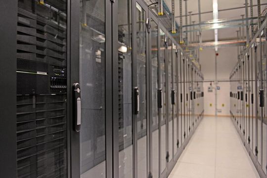 Rechenzentren: Datensicherheit ist eng mit der Kontrolle darüber verbunden, in welchem Rahmen welche Nutzergruppen Zugriff auf die Server haben. Rechenzentren: Datensicherheit ist eng mit der Kontrolle darüber verbunden, in welchem Rahmen welche Nutzergruppen Zugriff auf die Server haben.