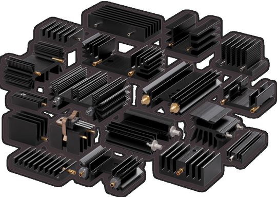 Bild 1: Strangkühlkörper mit integrierten Befestigungselementen zur effektiven Entwärmung von elektronischen Bauteilen auf der Leiterplatte Bild 1: Strangkühlkörper mit integrierten Befestigungselementen zur effektiven Entwärmung von elektronischen Bauteilen auf der Leiterplatte