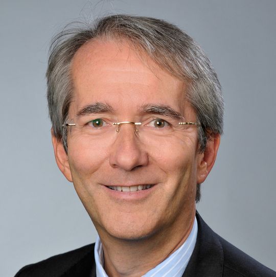 Patrick Thomas, Vorstandsvorsitzender von Bayer Material Science: „Wir sind davon überzeugt, dass die Technologie gerade für ein ausgewiesenes Spezialunternehmen wie Future Carbon ein großes Potenzial hat.“ Patrick Thomas, Vorstandsvorsitzender von Bayer Material Science: „Wir sind davon überzeugt, dass die Technologie gerade für ein ausgewiesenes Spezialunternehmen wie Future Carbon ein großes Potenzial hat.“