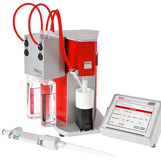 Der Particle Charge Detector (PCD) misst Strömungspotentiale kolloidal gelöster Substanzen in wässrigen Proben. Der Particle Charge Detector (PCD) misst Strömungspotentiale kolloidal gelöster Substanzen in wässrigen Proben.