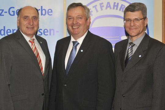 Führungsspitze des Kfz-Gewerbes Niedersachsen-Bremen: (v.li.) Geschäftsführer Gerhard Hösel, Präsident Karl-Heinz Bley und der künftige Geschäftsführer Christian Metje.