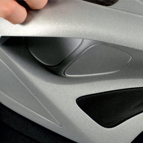 Durch den Einsatz von Smart Materials lassen sich Gewicht und damit Energie einsparen. Durch den Einsatz von Smart Materials lassen sich Gewicht und damit Energie einsparen.