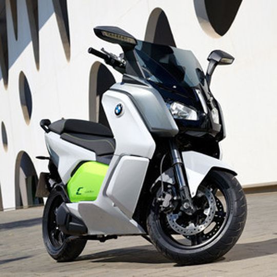 Premiere in Berlin: Im Berliner BMW-Motorradwerk läuft seit Freitag der Elektroroller „C Evolution“ vom Band. Premiere in Berlin: Im Berliner BMW-Motorradwerk läuft seit Freitag der Elektroroller „C Evolution“ vom Band.