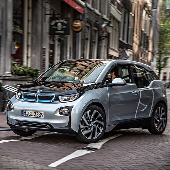In einem Großversuch untersuchen BMW, der Fuhrparkdienstleister Alphabet und das CAR-Institut der Universität Duisburg-Essen den Einsatz von Elektrofahrzeugen in Fuhrparks. In einem Großversuch untersuchen BMW, der Fuhrparkdienstleister Alphabet und das CAR-Institut der Universität Duisburg-Essen den Einsatz von Elektrofahrzeugen in Fuhrparks.