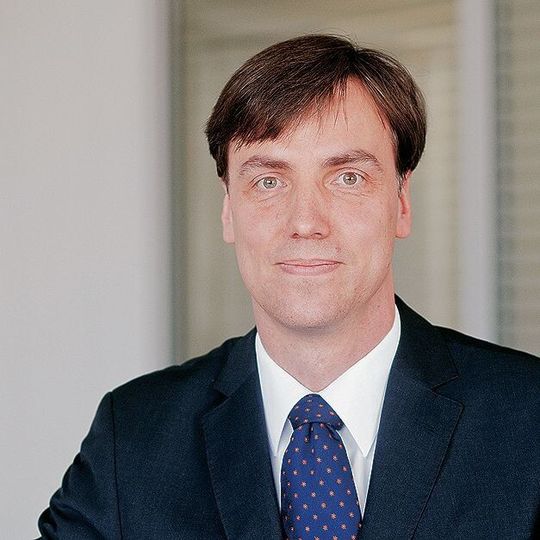 Sven Behrend, Geschäftsführer der SAG GmbH: „Der modulare Aufbau des Systems ermöglicht in bestehenden Ortsnetzen die Realisierung eines individuellen dezentralen Smart Grids in unterschiedlichen Ausbaustufen.“ Sven Behrend, Geschäftsführer der SAG GmbH: „Der modulare Aufbau des Systems ermöglicht in bestehenden Ortsnetzen die Realisierung eines individuellen dezentralen Smart Grids in unterschiedlichen Ausbaustufen.“