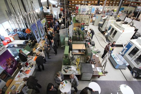 Die Räumlichkeiten der Aerne Engineering AG in Arbon boten viel Platz für Technologiepräsentationen und Gespräche. Die Räumlichkeiten der Aerne Engineering AG in Arbon boten viel Platz für Technologiepräsentationen und Gespräche.