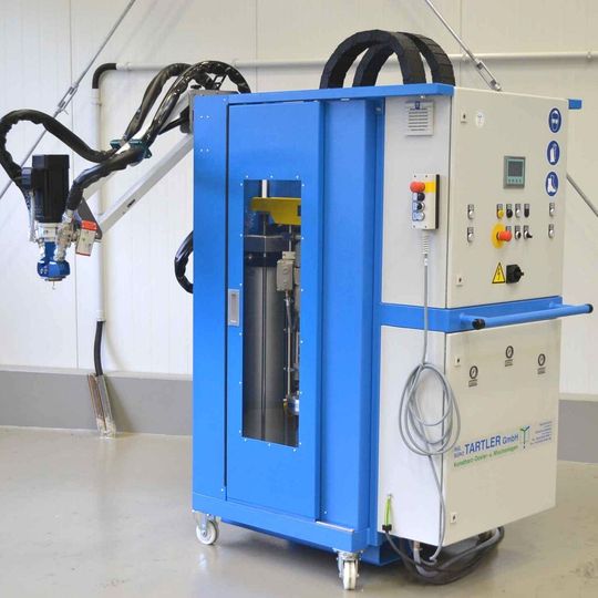 Der Tartler-Nodopox 50 V zur automatisierten Pasten- und Klebstoffverarbeitung mit dem neuen Fasswechsel-System