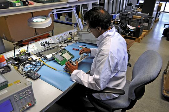 Messgeräte kalibrieren: Für genaue Messergebnisse müssen die Geräte kalibriert werden. Im Vorfeld müssen dabei aber nicht nur technische, sondern auch logistische Faktoren berücksichtigt werden.