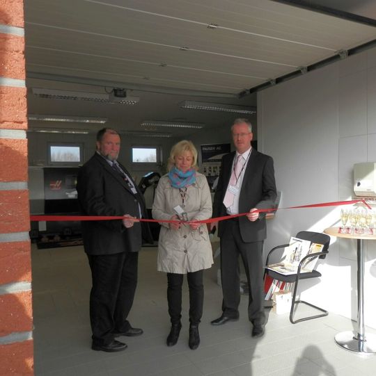 Eröffnungsfeier, Personen (v.l.): AKB-Geschäftsführer und -Gesellschafter Michael Lüdeke, stellvertretende Landrätin Kerstin Weiss und AKB-Geschäftsführer Ralf Reinhardt.