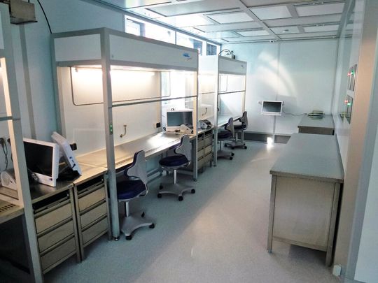 Die Herstellung von parenteraler Ernährung findet in einem separaten Reinraumlabor statt.